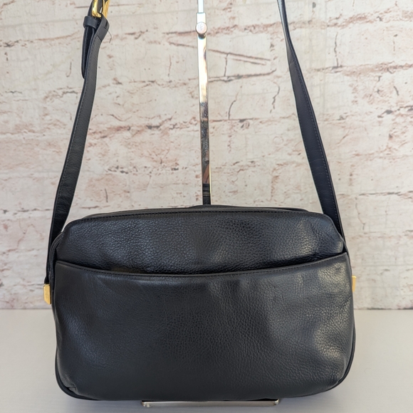 Cole Haan Handbags - VTG Cole Haan Black Pebbled Leather Camera Bag - Minimalist Crossbody - Gold Har